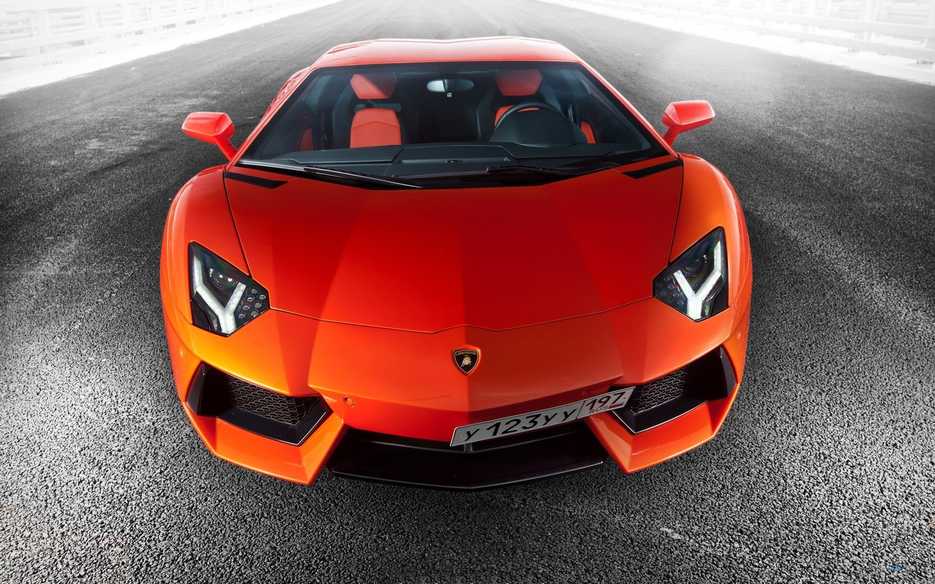 ɫAventadorֽܳ(ͼ1)