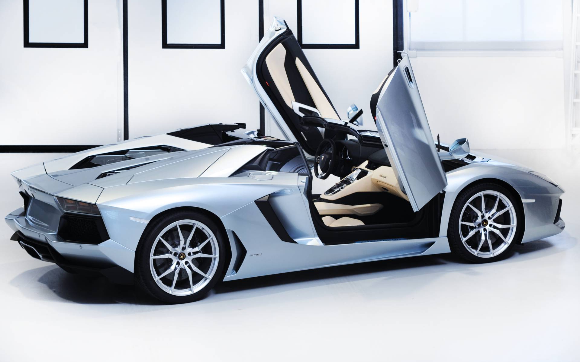 Aventador LP700-4ɫֽܳͼƬȫ(ͼ5)