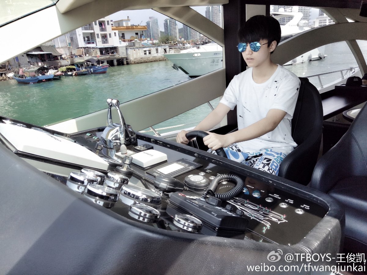 TFBOYS˽ͧд츳(ͼ1)