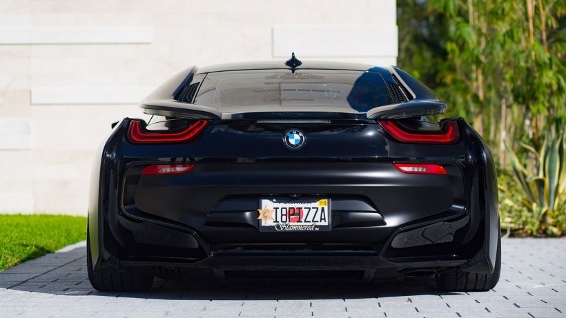 ɫBMW i8ֽ(ͼ1)