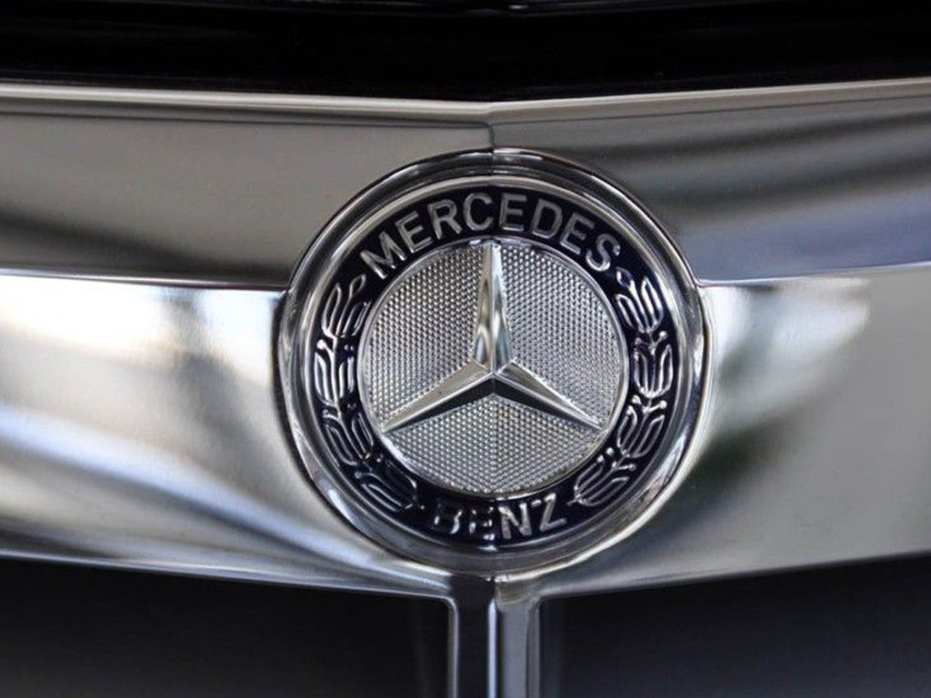 (Mercedes-Benz)־